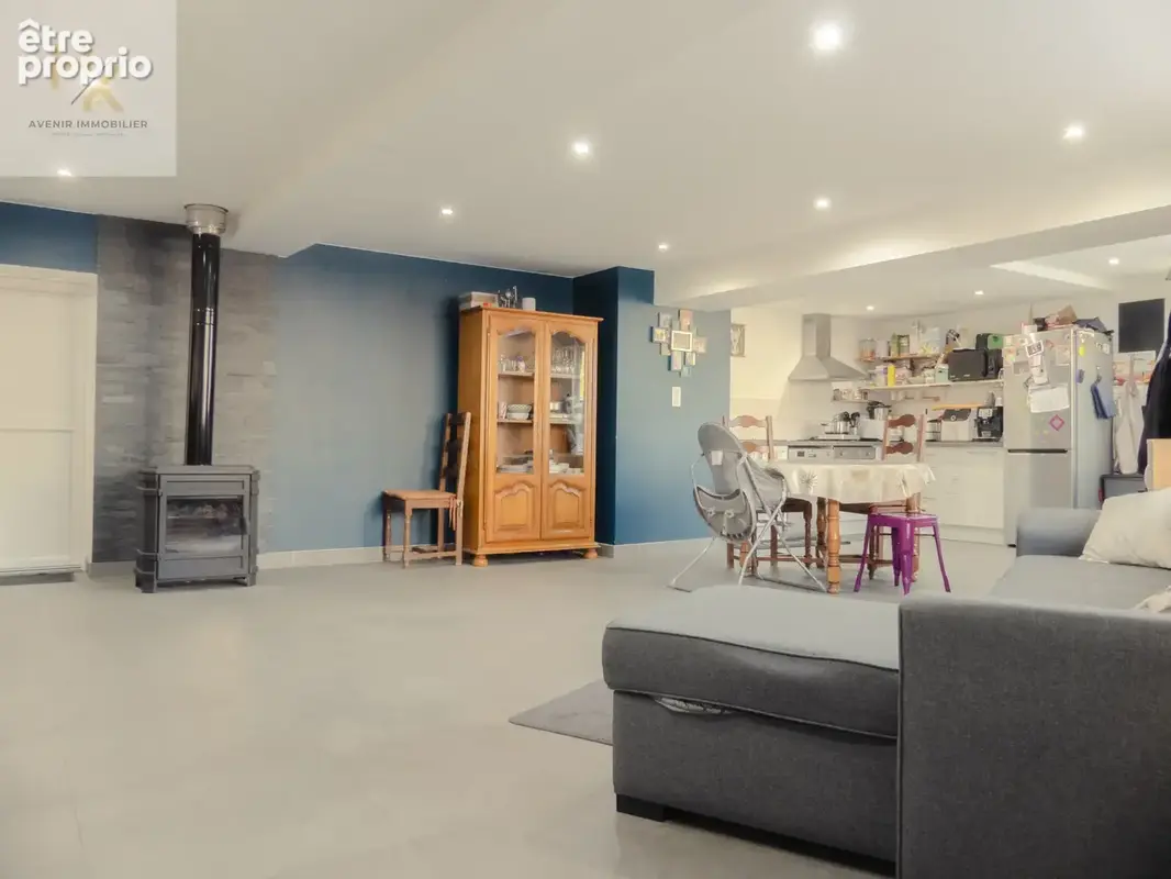 Maison de bourg 120 m2   3 chambres   Cour, garage et parking   Soeurdres - photo 3