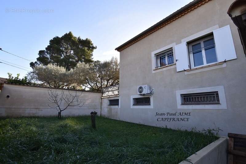 Maison à SAINT-JULIEN-DE-PEYROLAS