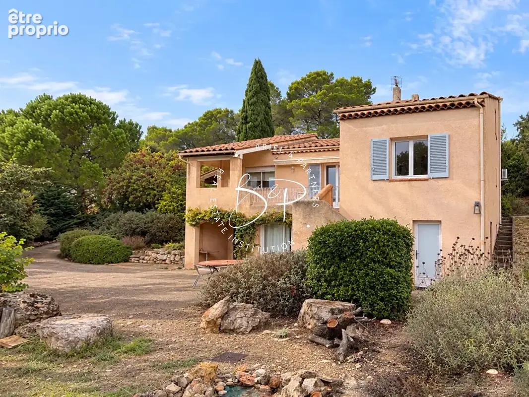 LORGUES ? Propriété avec vue dominante, piscine et appartement indépendant - photo 2