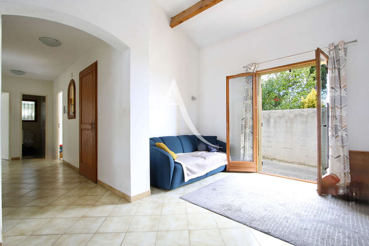 Villeneuve les maguelone - villa non mitoyenne - t5 - construction 1990 -101 m2 - 3 chambres - 1 mezzanine 2 sde - garage - 2 pa - photo 10