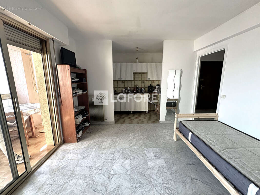 Appartement à SAINT-LAURENT-DU-VAR