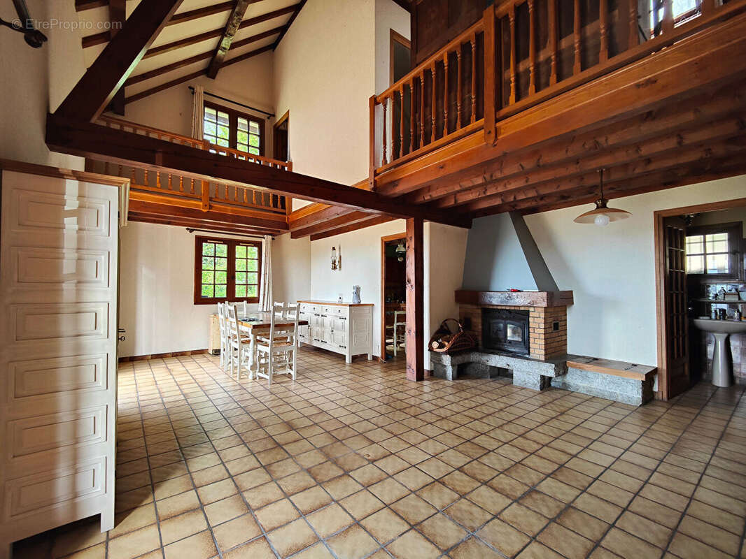 Maison à SAINT-GENIX-SUR-GUIERS