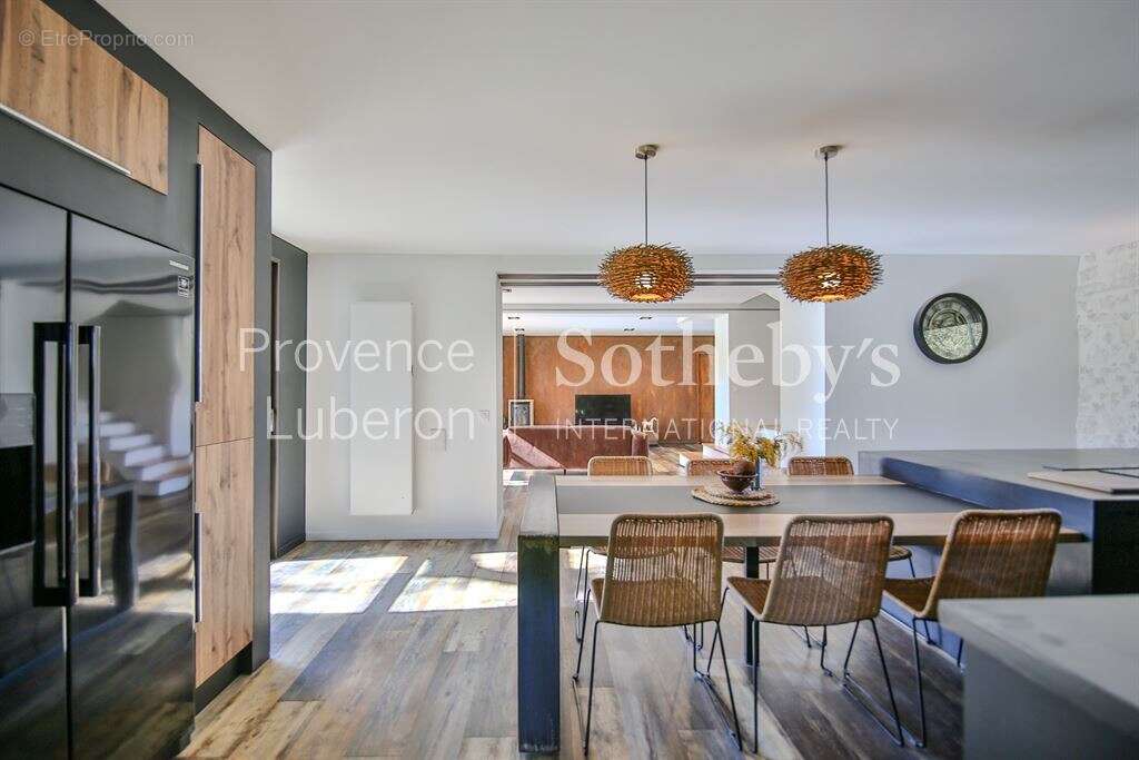 Maison à L'ISLE-SUR-LA-SORGUE