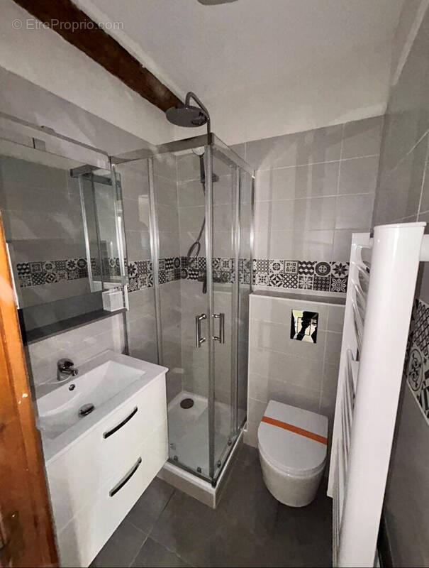 Appartement à BAGNOLS-EN-FORET