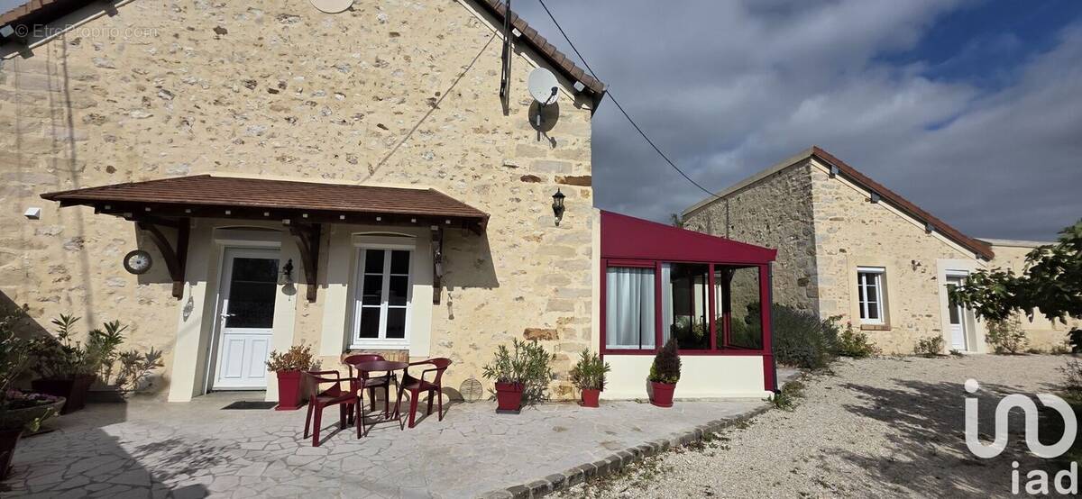 Photo 1 - Maison à LOUAN-VILLEGRUIS-FONTAINE