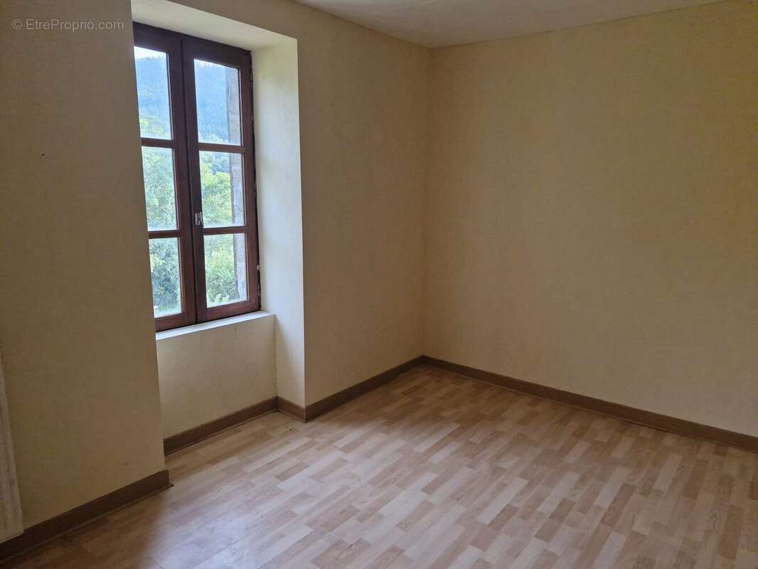 Appartement à SAINT-SULPICE-LAURIERE