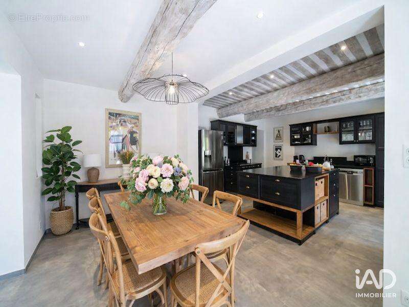 Maison 142 m² à Eygalieres  - photo 3