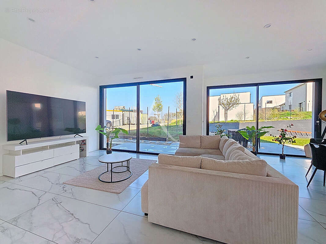 Maison à MONTREUIL-JUIGNE