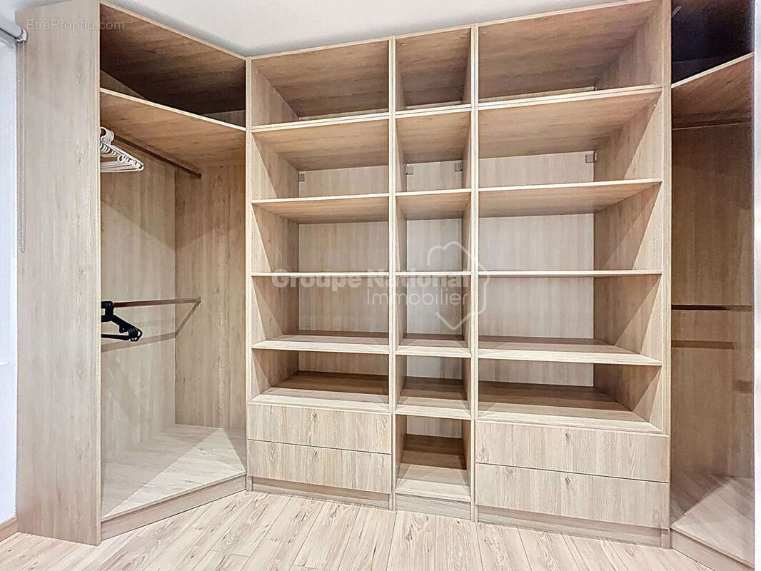 Valreas Maison en R+1 de 157m2 avec  3 Chambres, 1 SDB et 1 SDE, piscine 1000m 2 de Jardin - photo 11