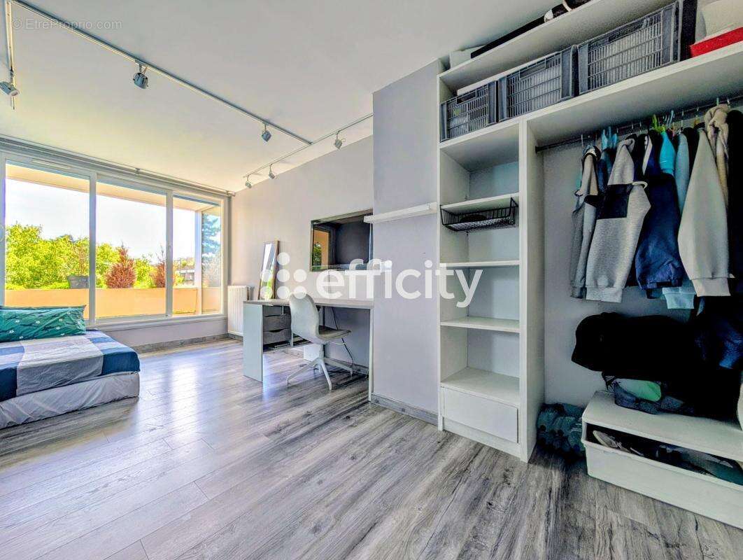 Appartement 100 m² à Enghien-Les-Bains  - photo 12