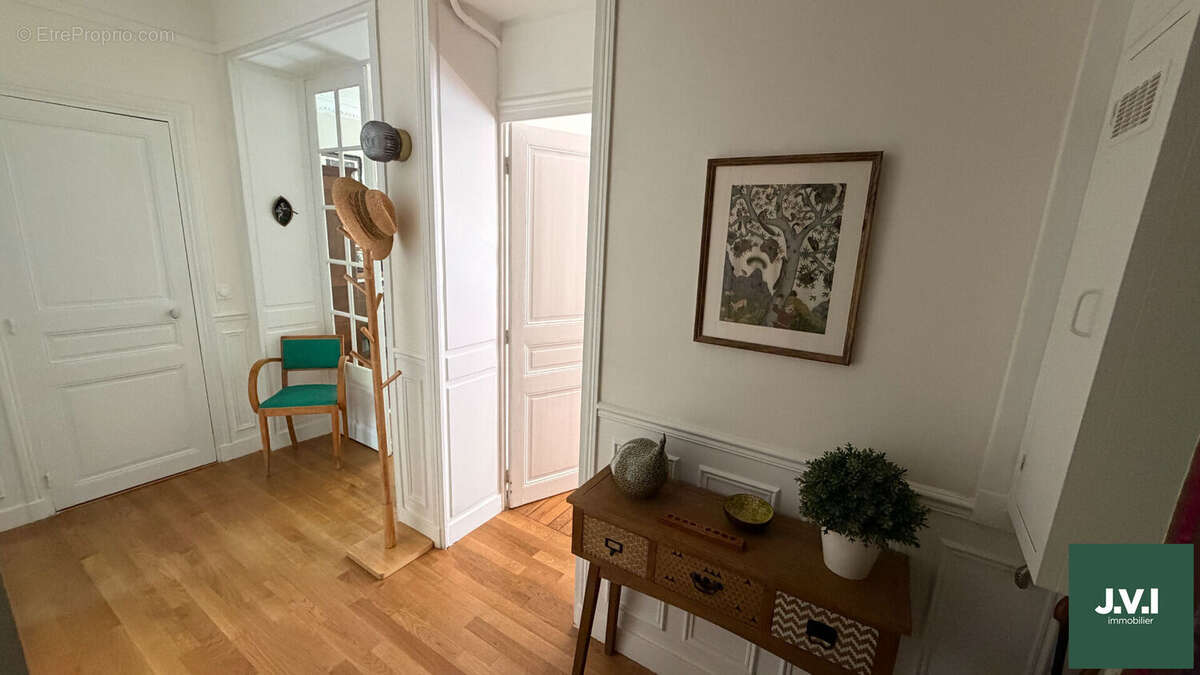 A VENDRE Appartement Enghien Les Bains 3 pièce(s) 59 m2 - photo 5