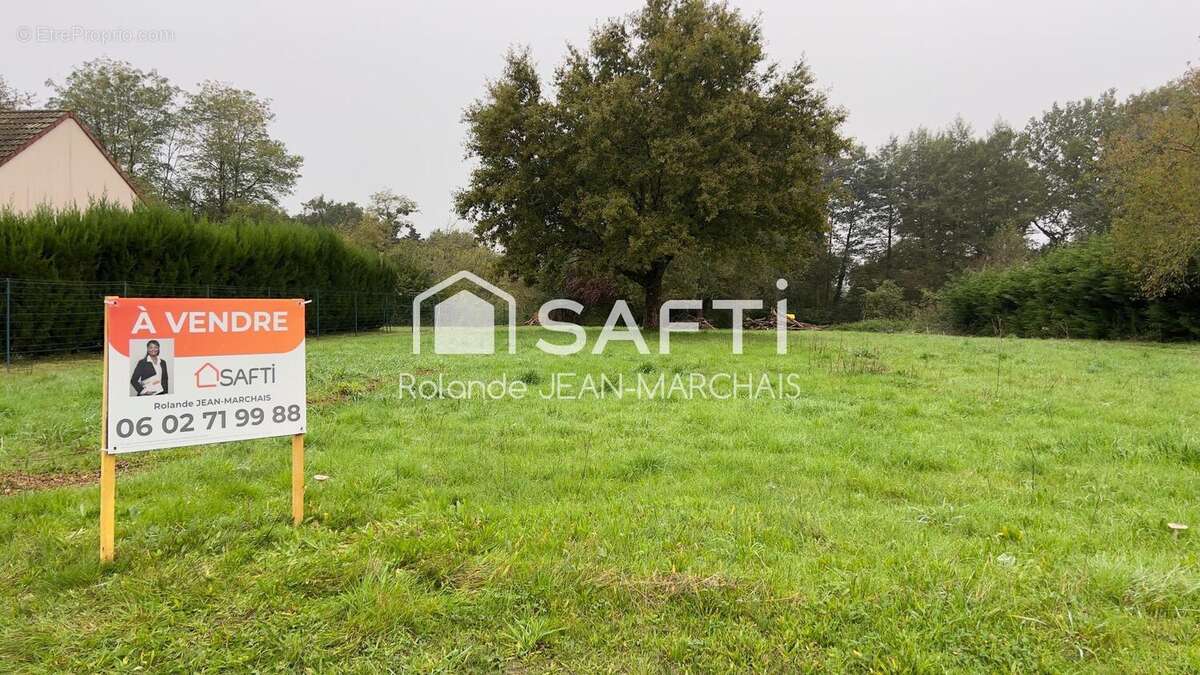 Photo 3 - Terrain à LES BORDES