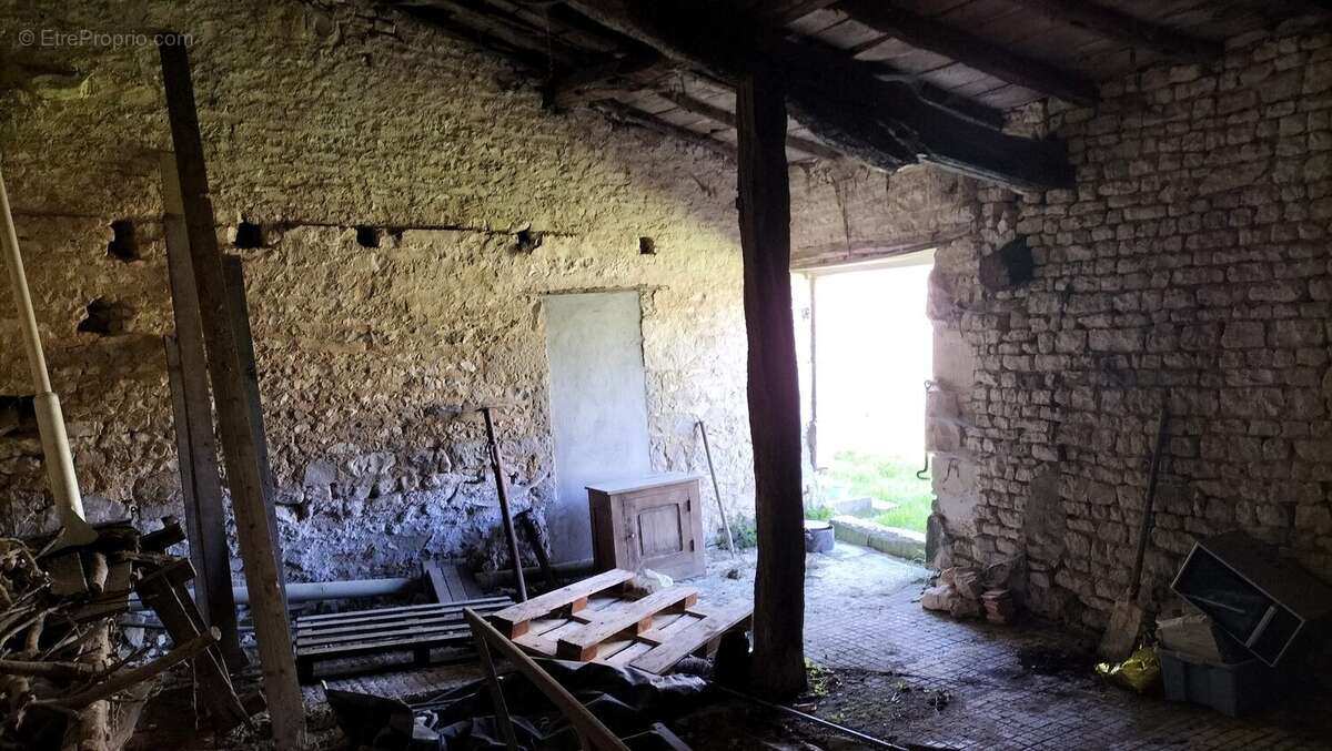 Maison à SAINT-SATURNIN-DU-BOIS