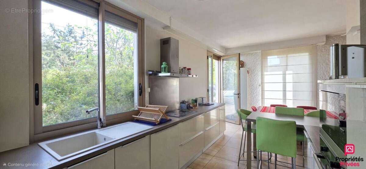 LE BOUSCAT - Maison familiale 4 chambres avec jardin, piscine chauffée et garage - photo 5