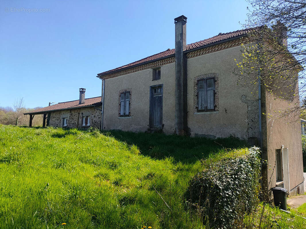 Maison à CHALUS