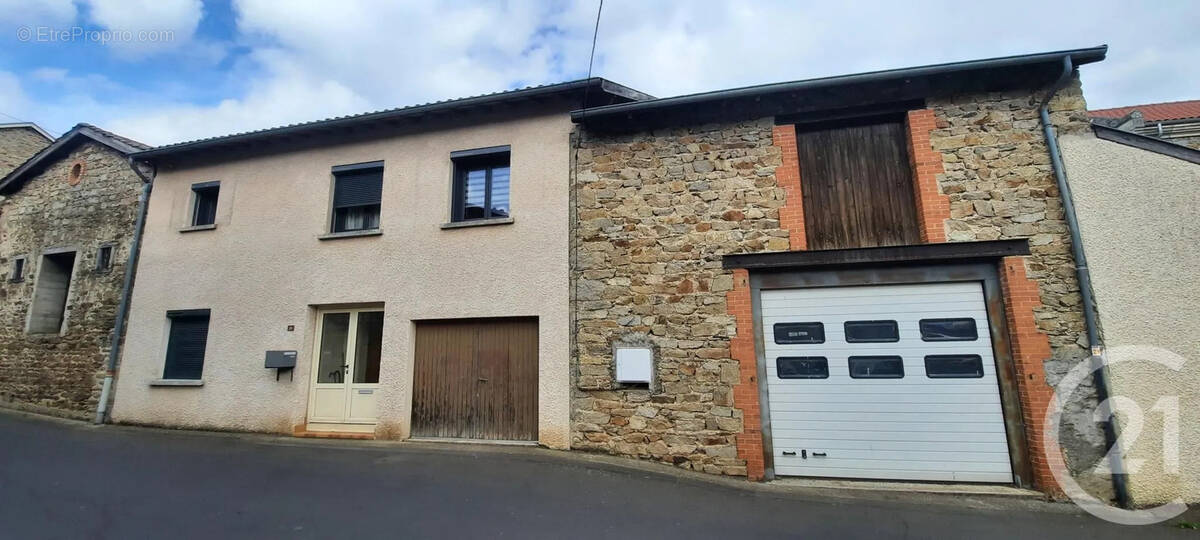 Maison à CHAMPAGNAC-LE-VIEUX