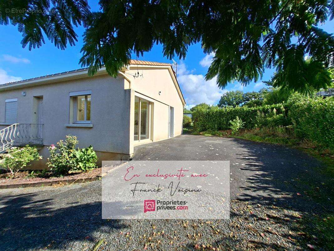 Maison à SAINT-MICHEL-MONT-MERCURE