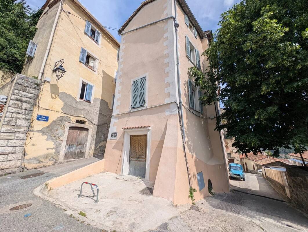 Appartement à CONTES