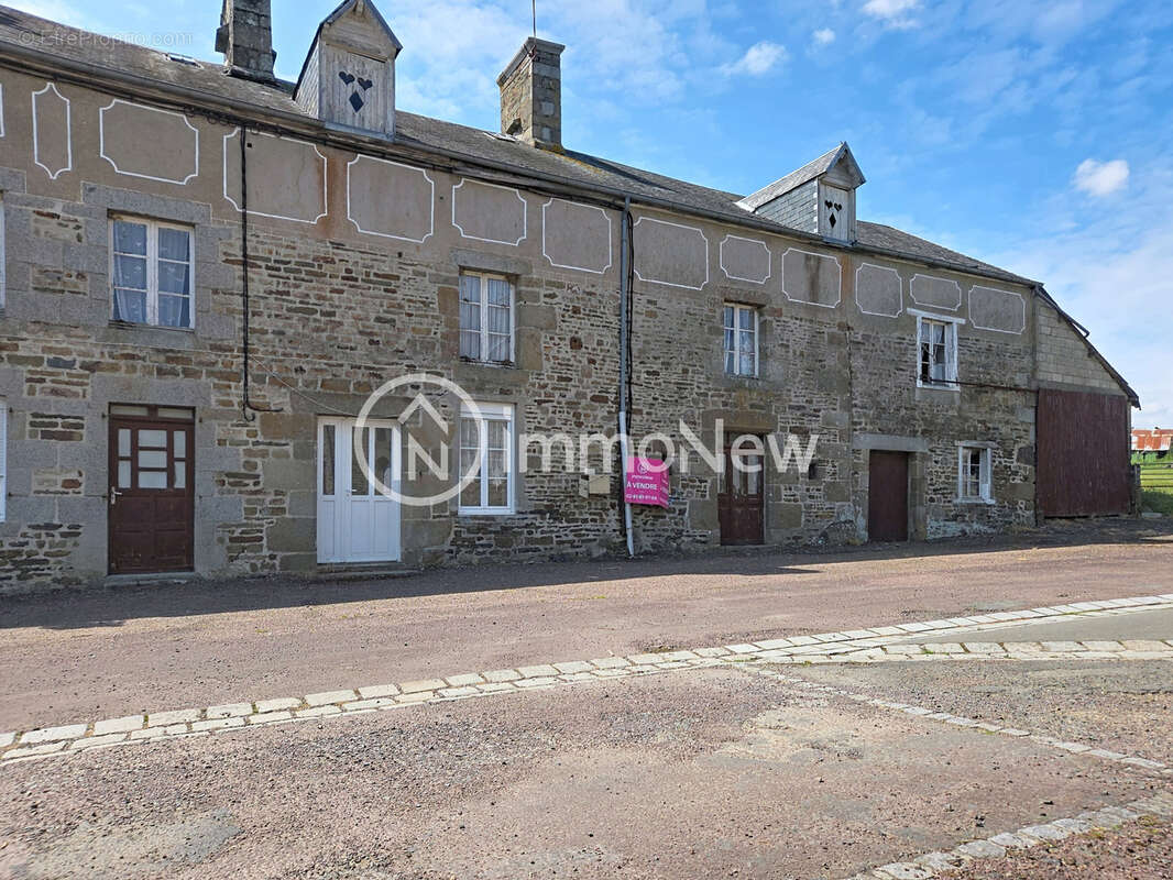 Maison à MONTBRAY