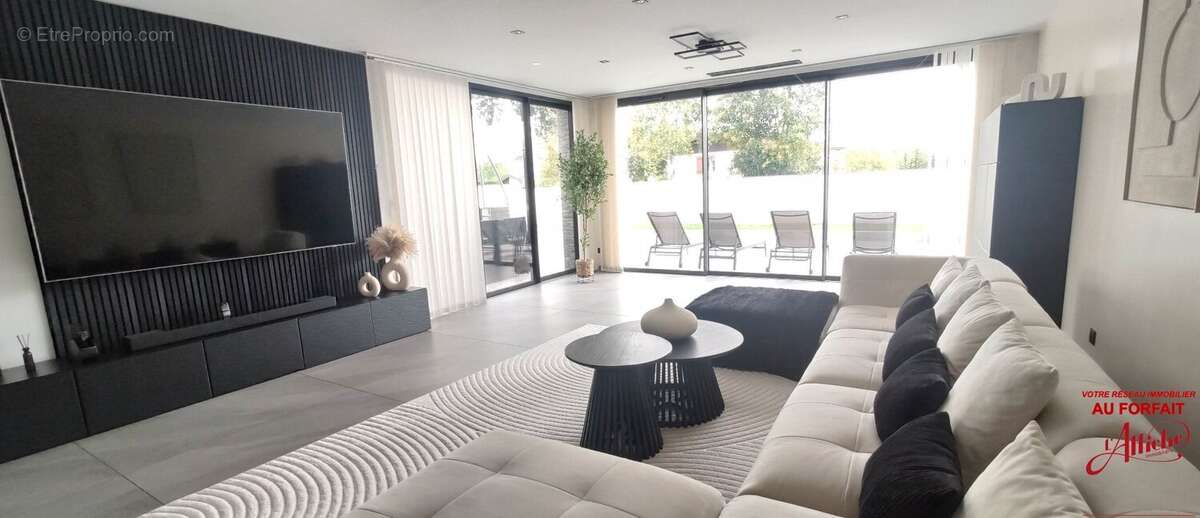 Maison à PINS-JUSTARET