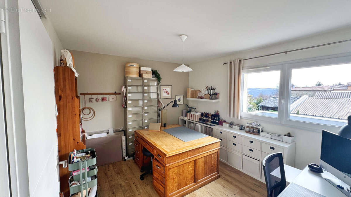 Maison à SAINT-CYR-SUR-LE-RHONE