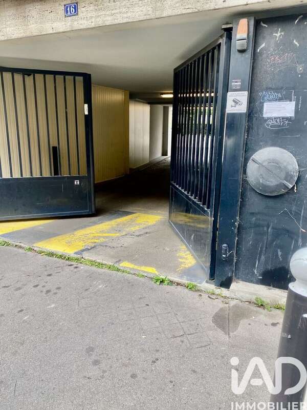 Photo 3 - Parking à PARIS-20E