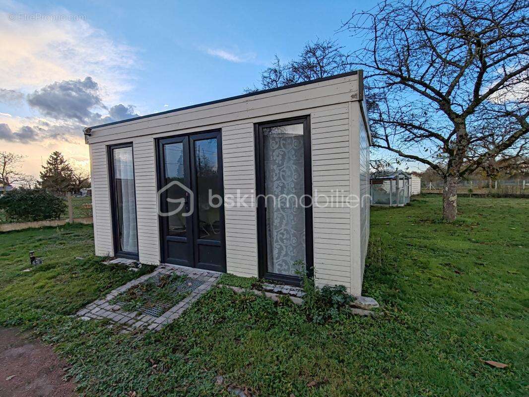 Maison à LES BORDES