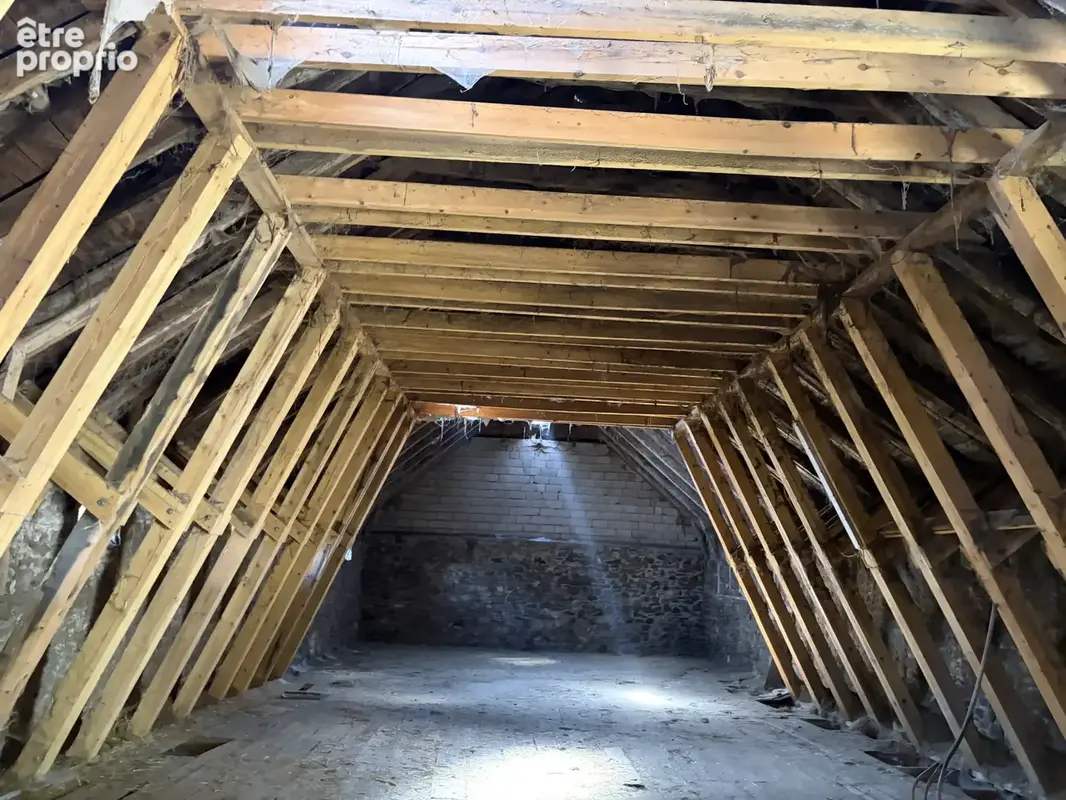 Saint-Saturnin   Jolie maison avec garages, grange et écurie sur des terrains de 1 623 m2 - photo 14