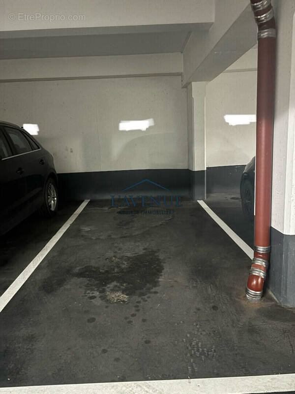 Parking à PARIS-15E