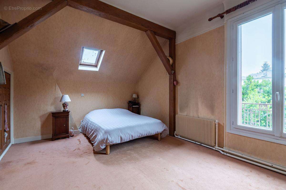 Maison à LA CELLE-SAINT-CLOUD