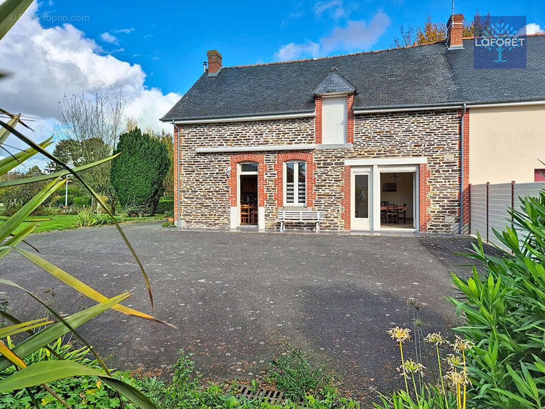 Maison à NOYAL-CHATILLON-SUR-SEICHE