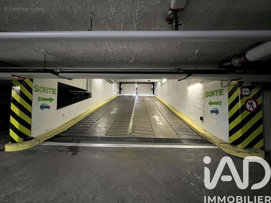 Photo 8 - Parking à PARIS-18E