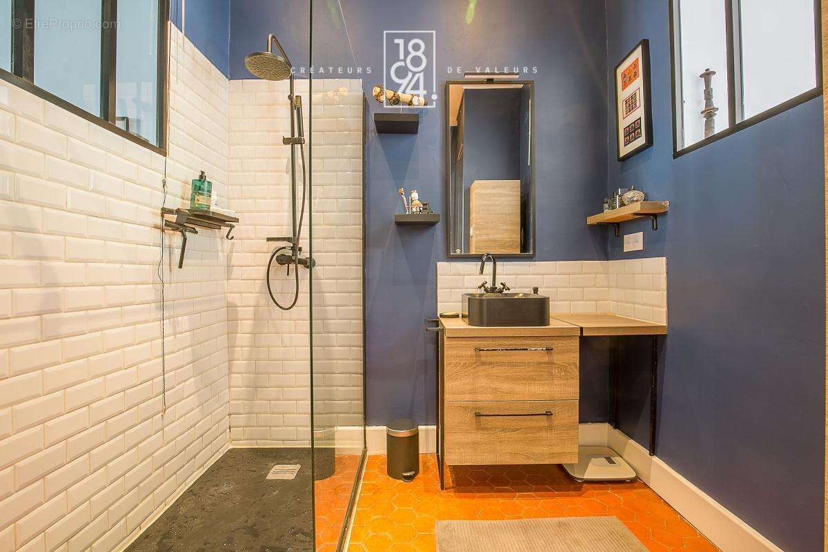 Appartement à MARSEILLE-5E