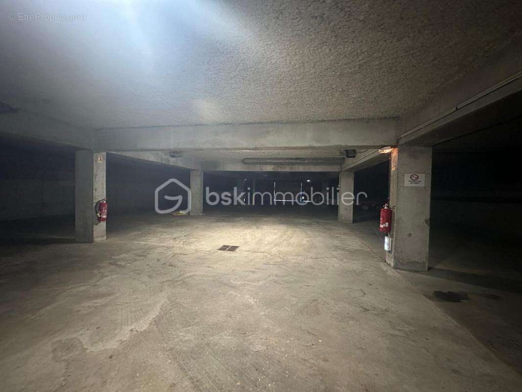 Appartement à THORIGNY-SUR-OREUSE