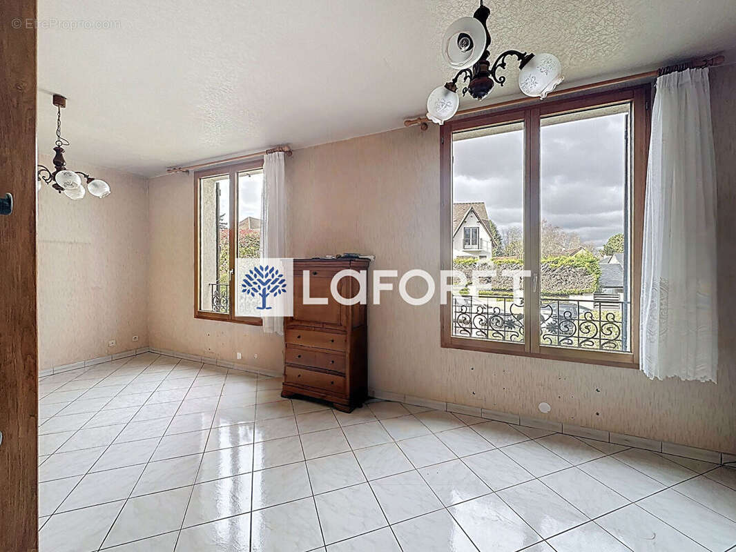 Maison à SAINT-NOM-LA-BRETECHE