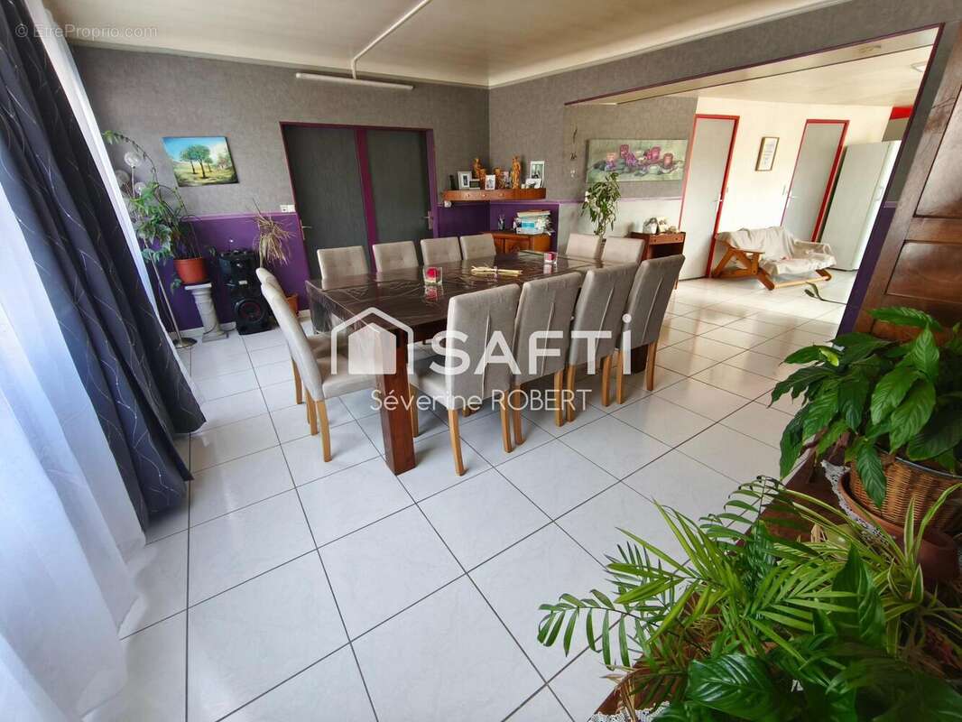 Maison 255 m² à Monts-Sur-Guesnes  - photo 3