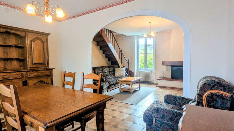 Maison à vendre 6 pièces CHERVES RICHEMONT (16) - photo 4
