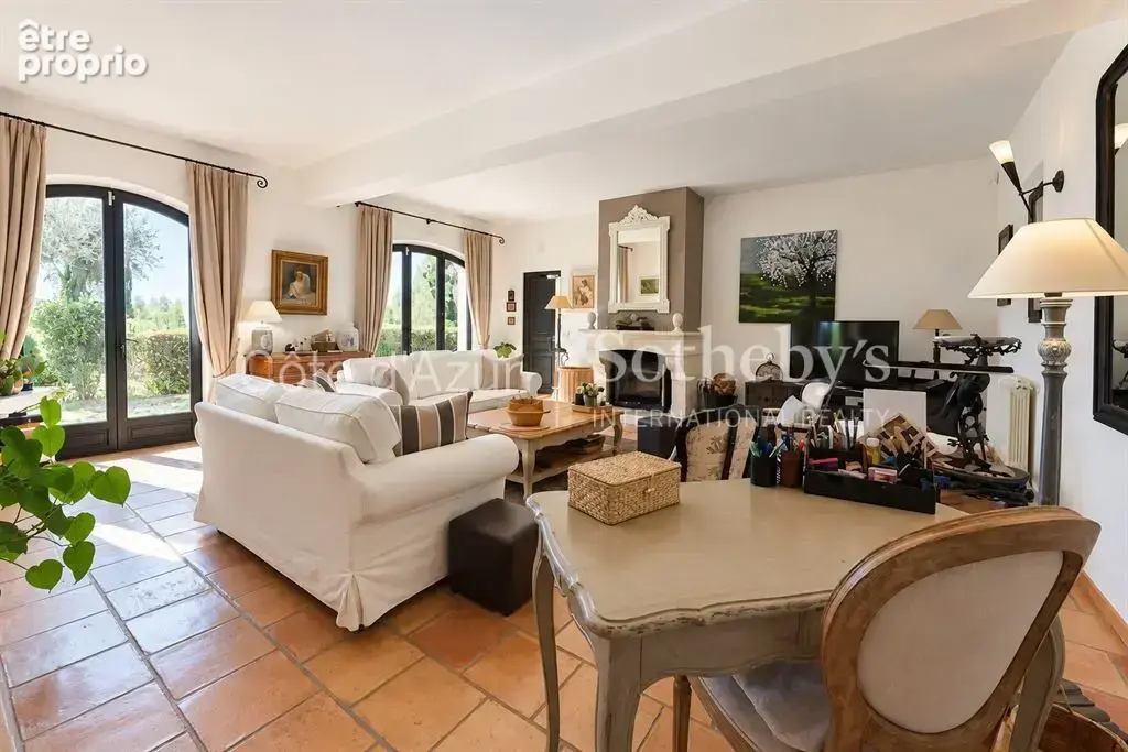 Tourrettes, bastide provençale de 196 m² avec piscine et parc de plus d’un hectare - photo 11