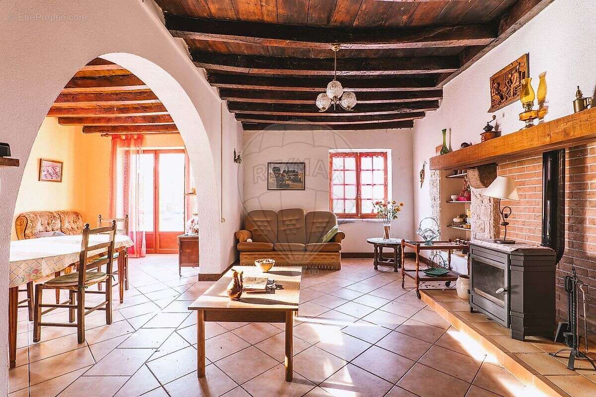 Maison à ANDELAROCHE