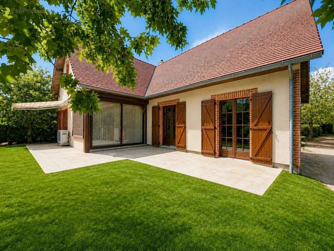 Maison de 5 pièces de 223 m² à Ligny-le-Ribault - photo 2