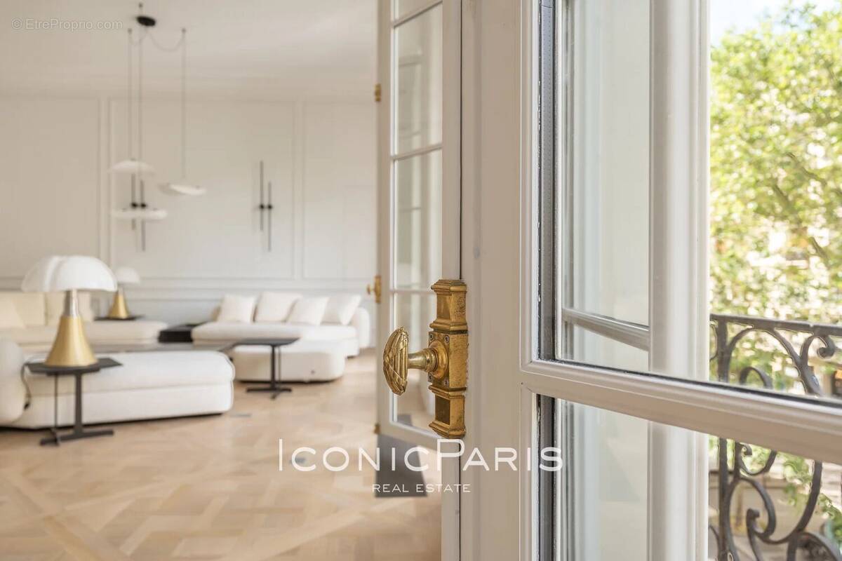 Appartement à PARIS-7E