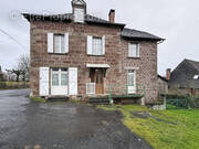 Maison à SAINT-CYR-LA-ROCHE