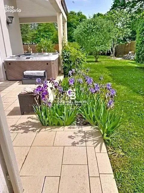 La Roche sur Yon, maison 5 chambres,  avec piscine chauffée et double garage double. - photo 12