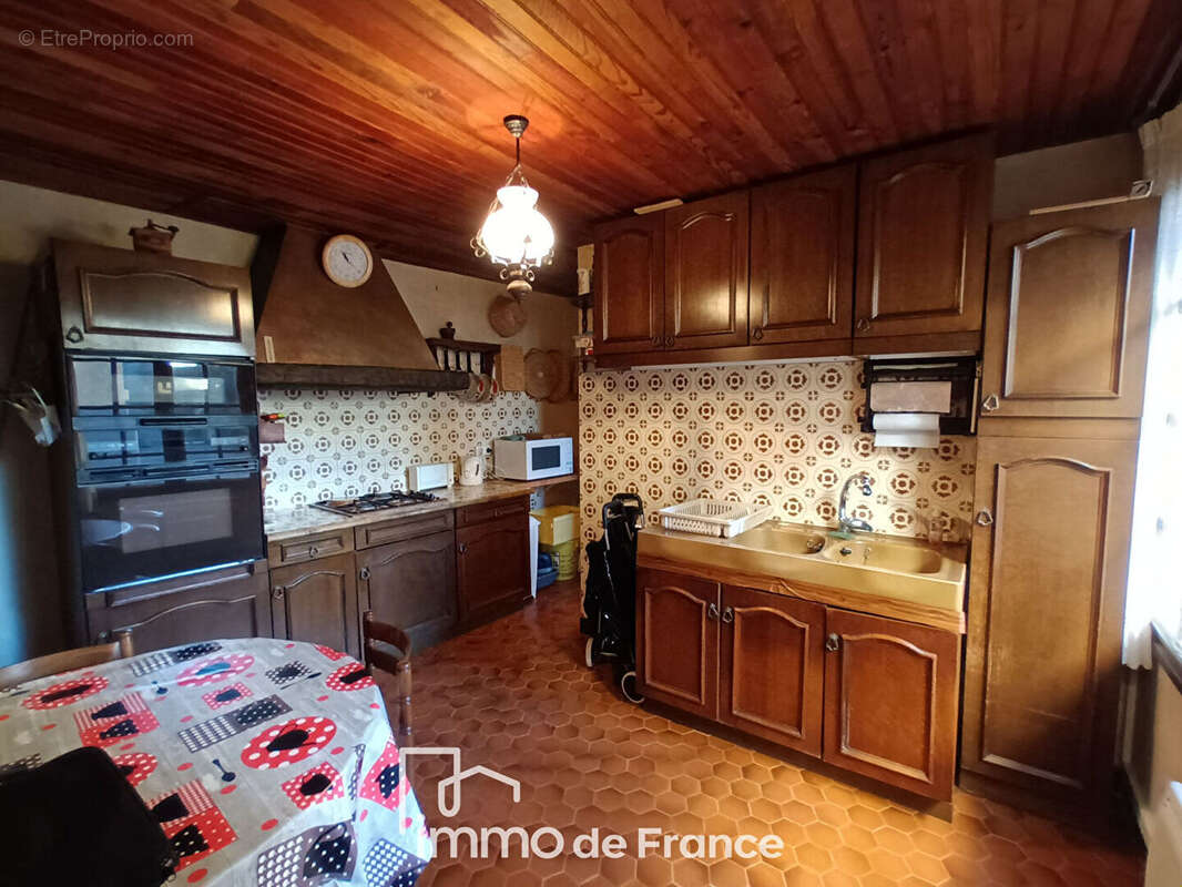 Maison à LIVINHAC-LE-HAUT