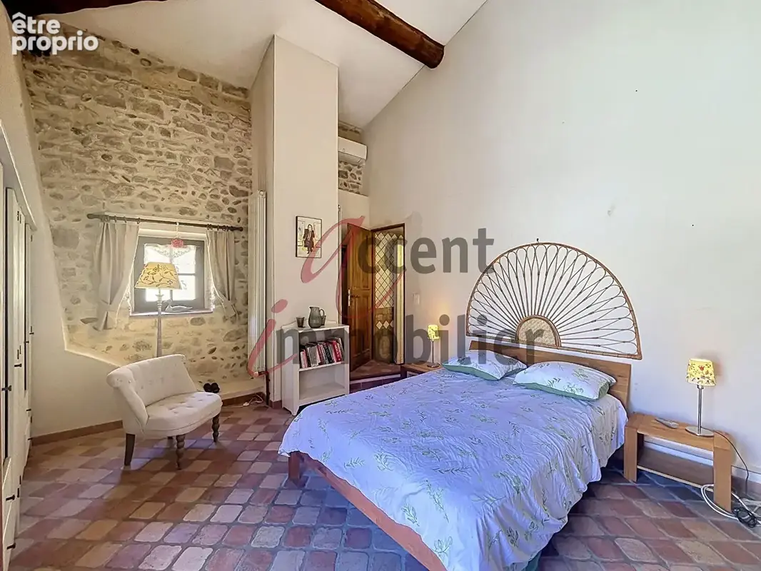 Eyragues, maison de village du XVIIème siecle, 5 chambres et un bassin - photo 14