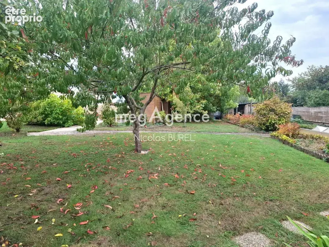NOUVEAUTÉ !! Aux portes de Laval, Pavillon 4 chambres sur son charmant terrain clos - photo 3