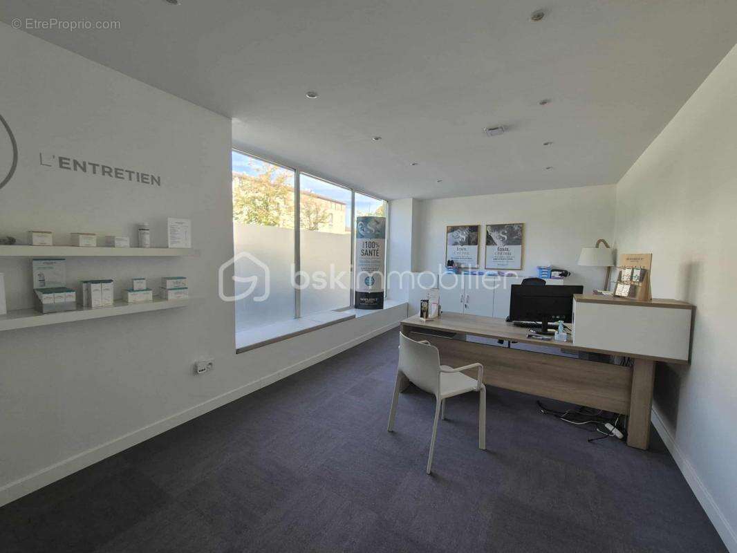 Commerce à SAINT-PAUL-TROIS-CHATEAUX