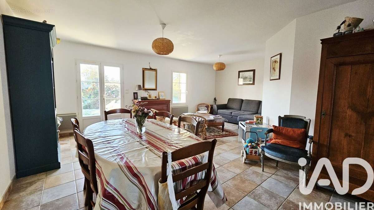 Photo 2 - Maison à LA CHAIZE-LE-VICOMTE