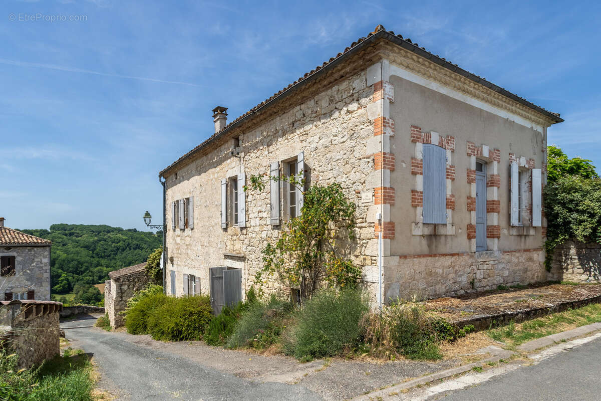 Maison à BEAUVILLE