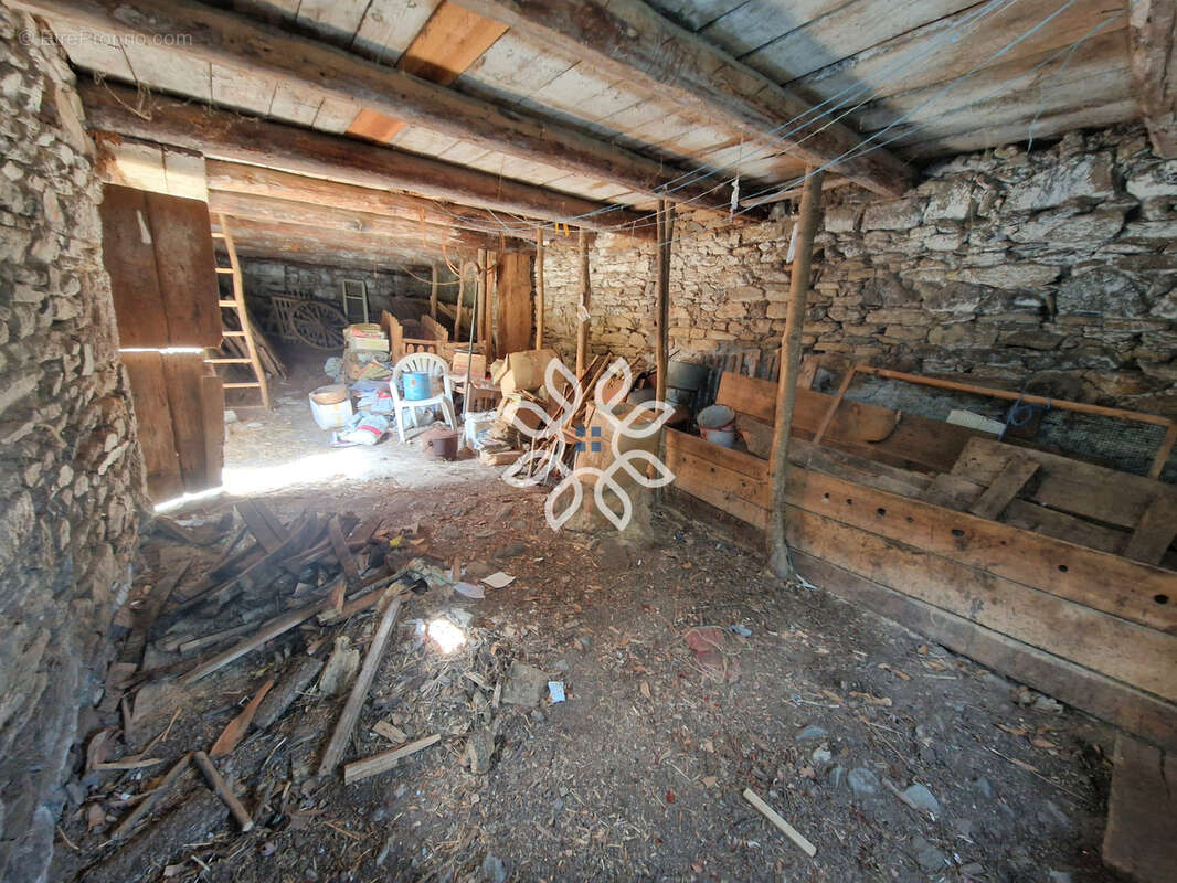 Maison de campagne avec dépendances et terrain de 1 193 m2 à Laurie - photo 22